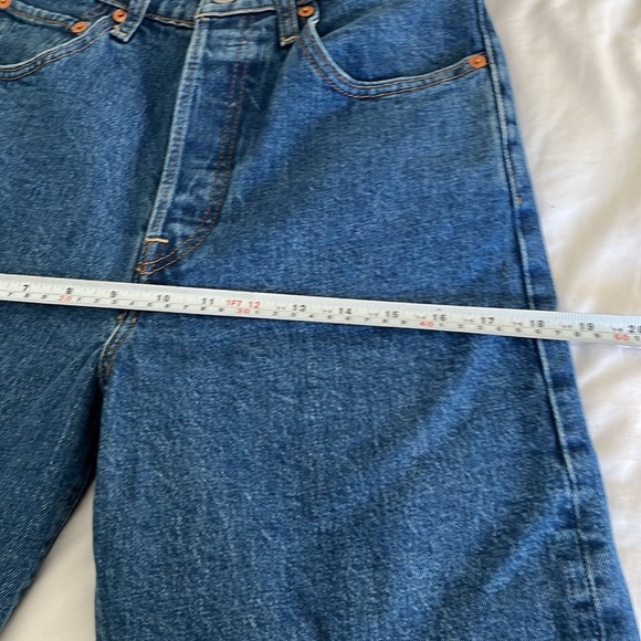 Levi's Premium Ribcage Straight Size 28 Medium Wash. Color is Georgie - Picture 14 of 15